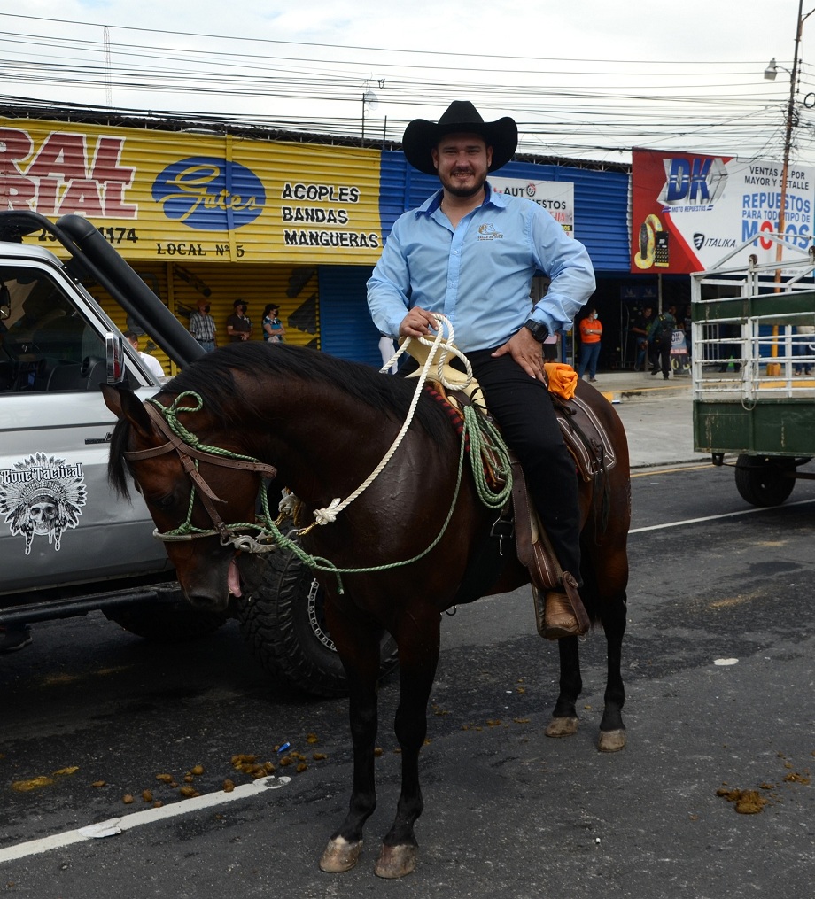 Colorido desfile hípico de la AGAS encanta a los sampedranos