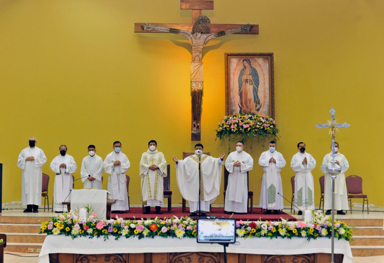 9 Aniversario de ordenación sacerdotal del padre Luis Amador