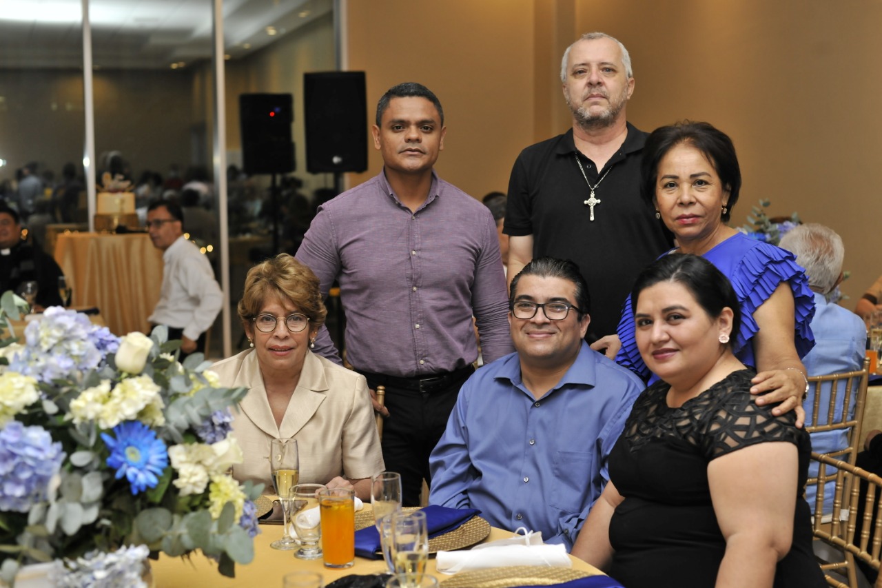 9 Aniversario de ordenación sacerdotal del padre Luis Amador