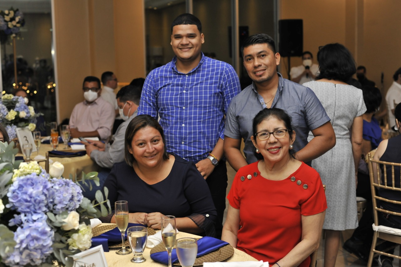 9 Aniversario de ordenación sacerdotal del padre Luis Amador