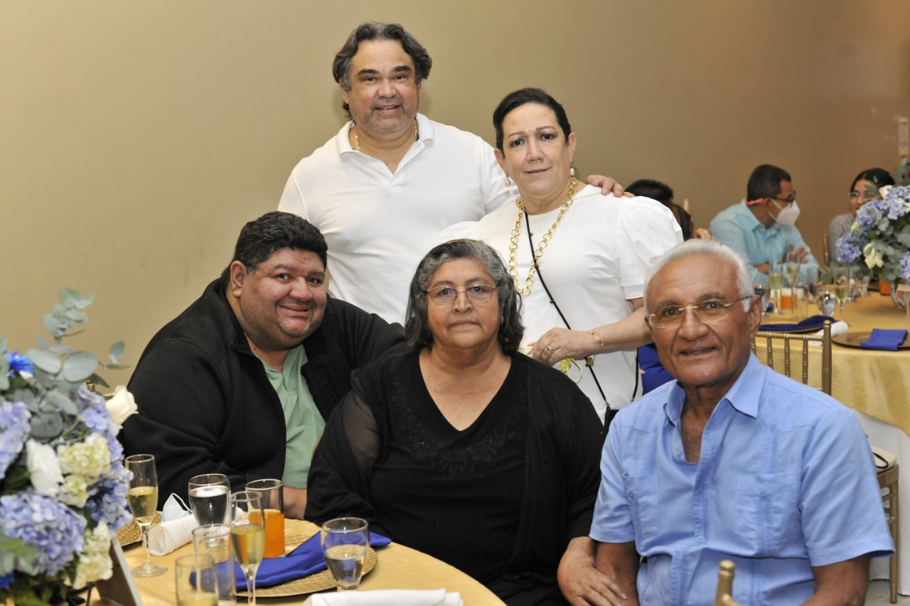 9 Aniversario de ordenación sacerdotal del padre Luis Amador