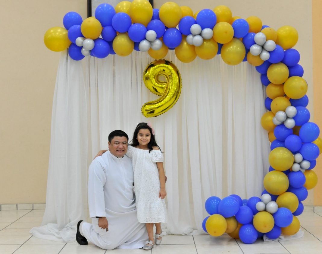 9 Aniversario de ordenación sacerdotal del padre Luis Amador