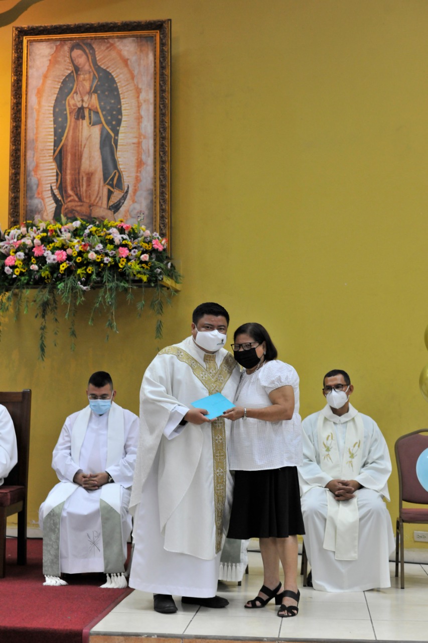 9 Aniversario de ordenación sacerdotal del padre Luis Amador