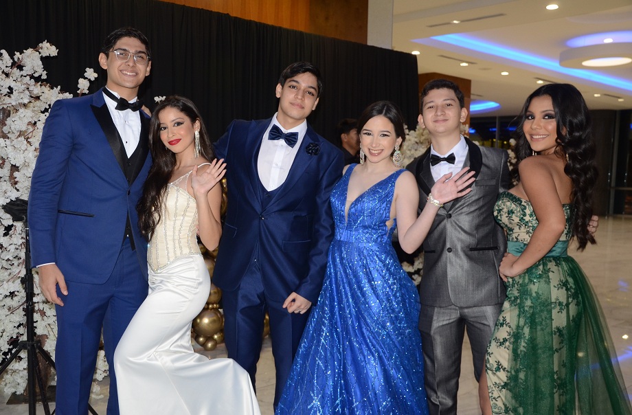 La memorable gala de graduación de la Academia Americana