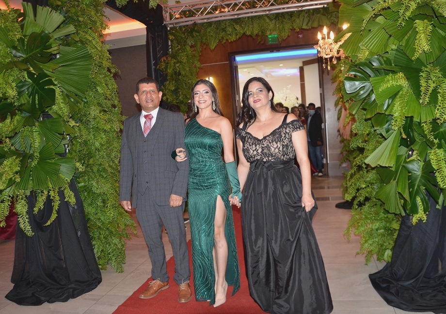 La memorable gala de graduación de la Academia Americana