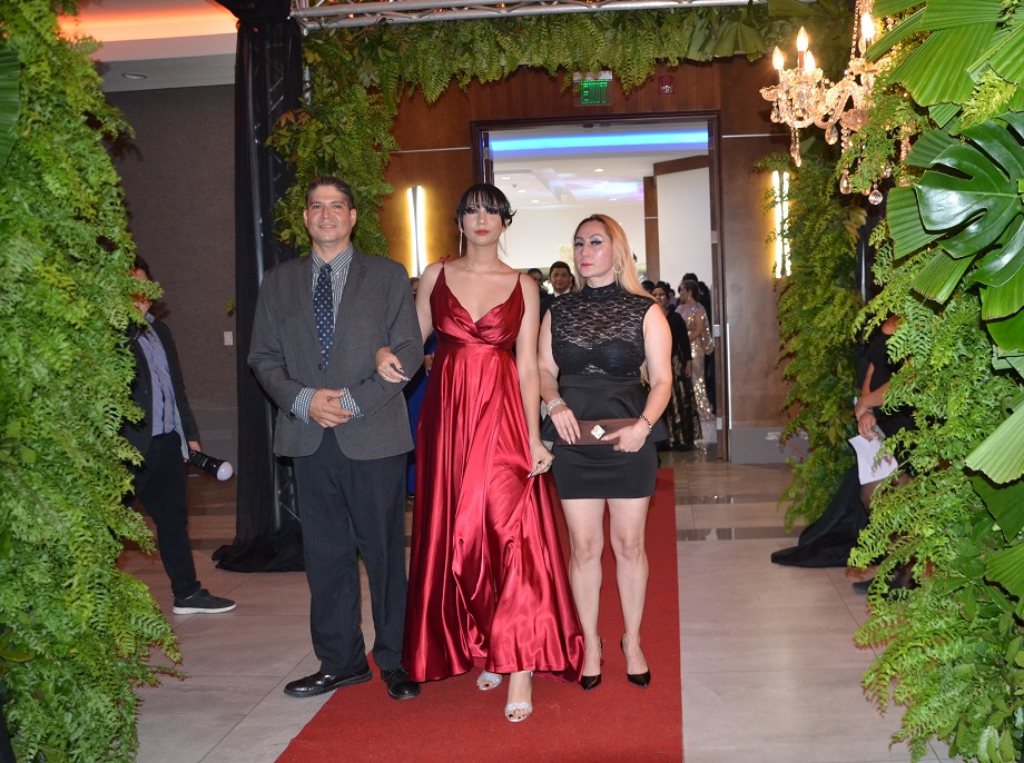 La memorable gala de graduación de la Academia Americana