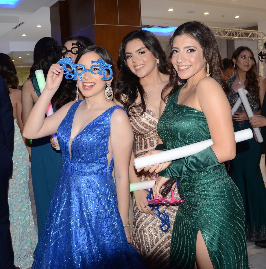 La memorable gala de graduación de la Academia Americana