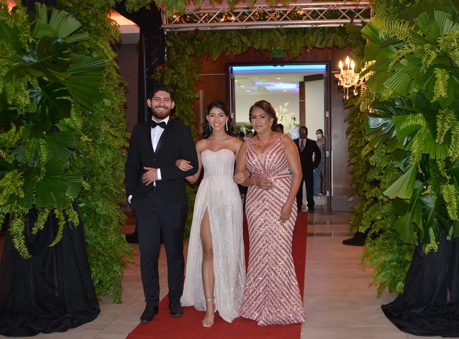 La memorable gala de graduación de la Academia Americana