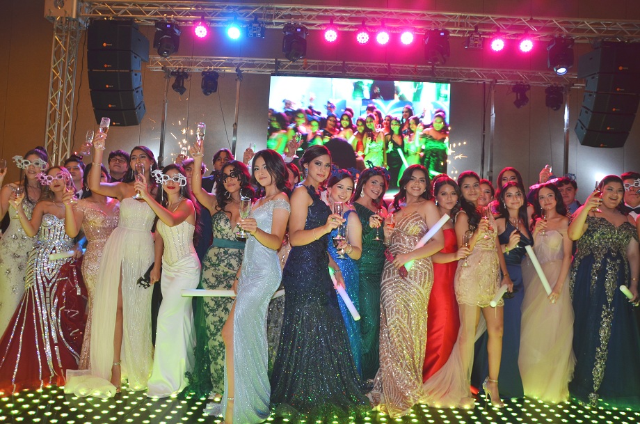 La memorable gala de graduación de la Academia Americana