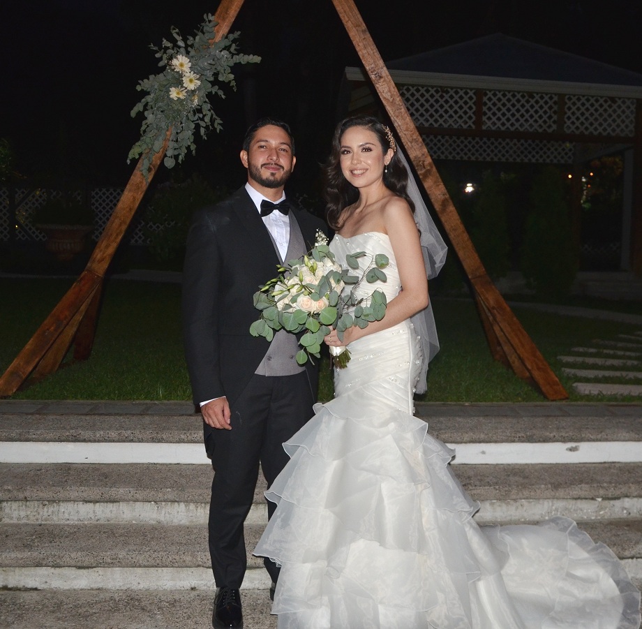 David Cerrato y Samara Ewens en su boda de inspiración Greenery