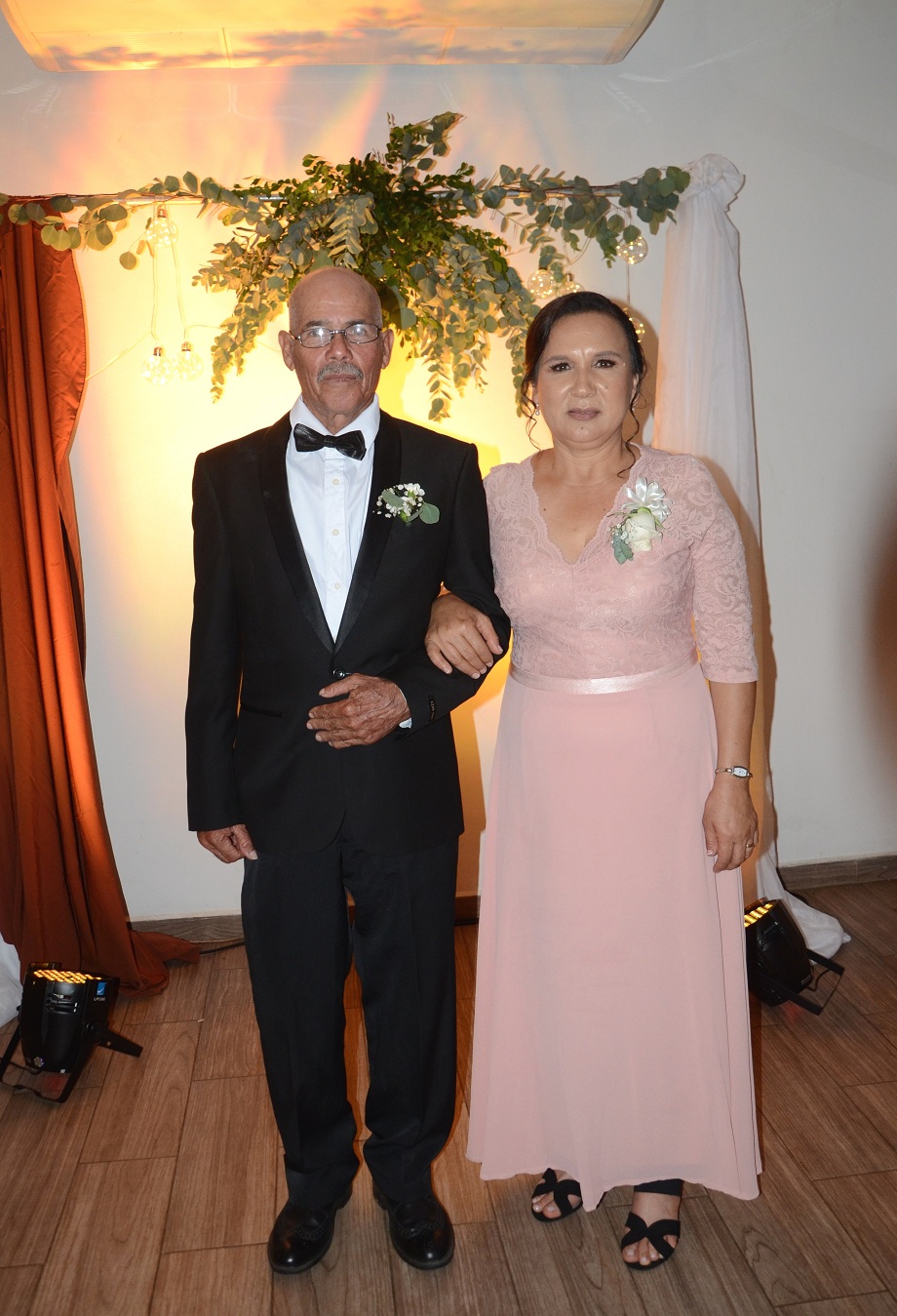 David Cerrato y Samara Ewens en su boda de inspiración Greenery