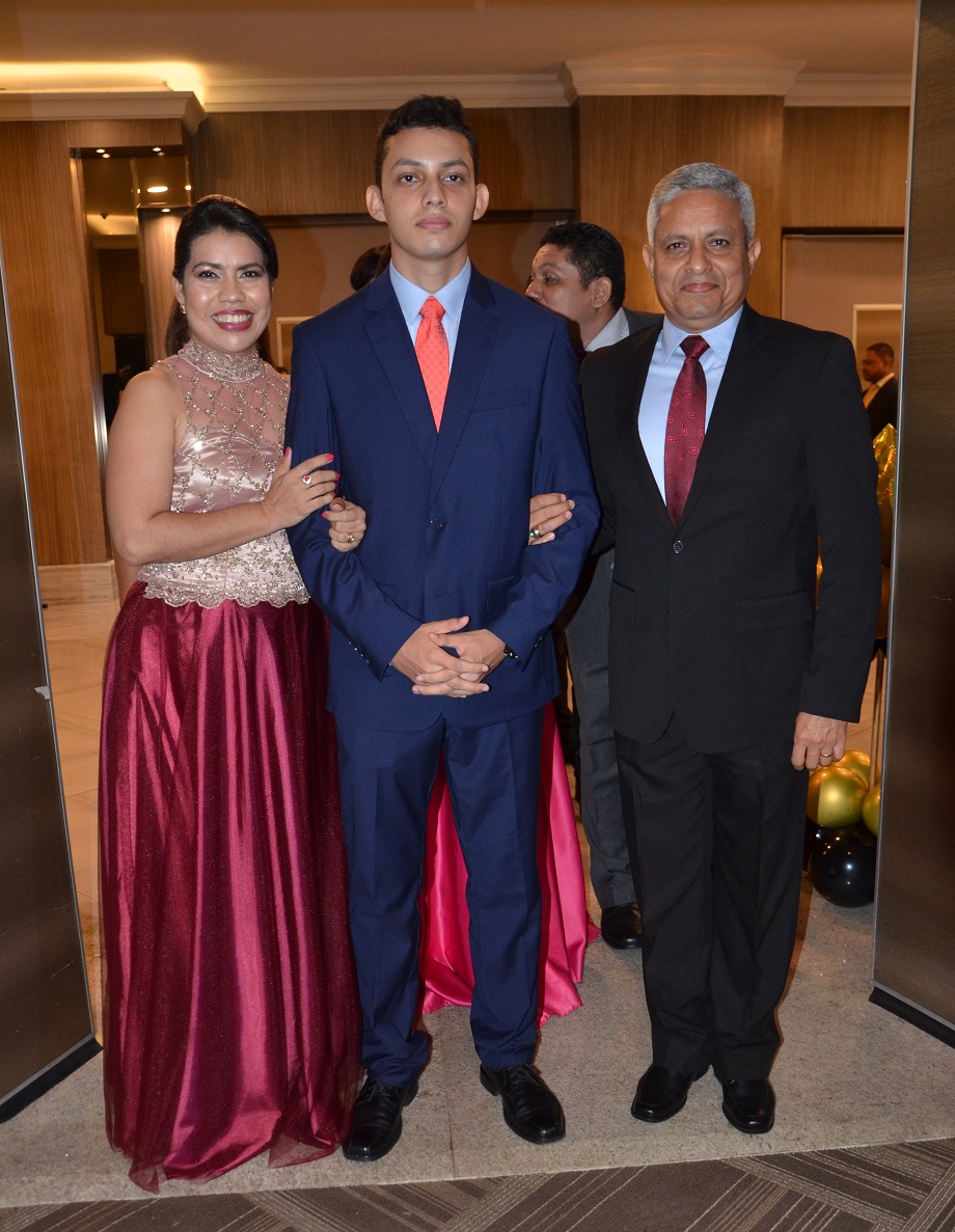 Entusiasmo y alegría en la gala de graduación de la Escuela MHOTIVO