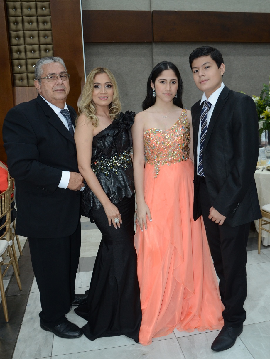 Cena de gala en honor a graduados de la Escuela Gran Comisión