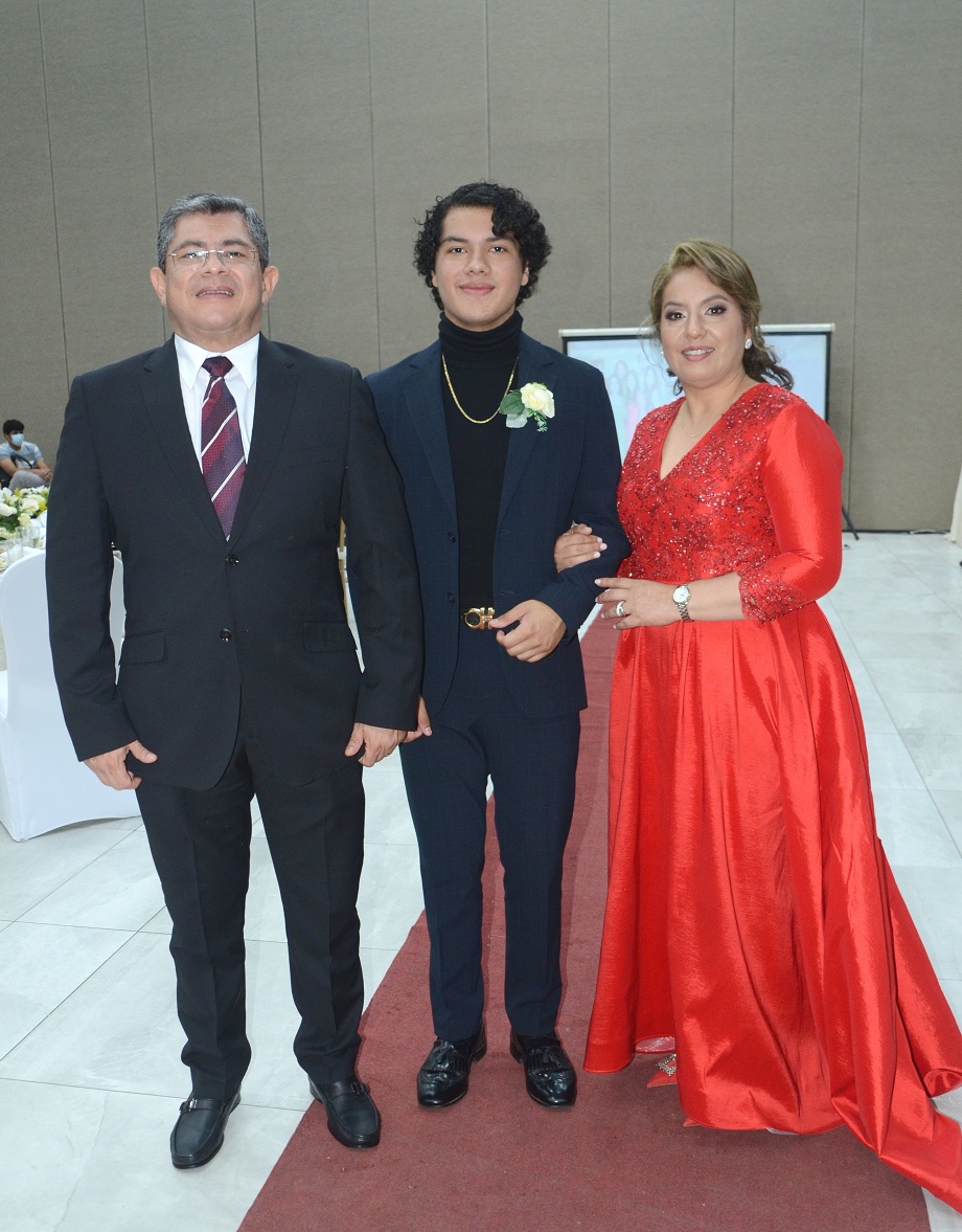 Cena de gala en honor a graduados de la Escuela Gran Comisión