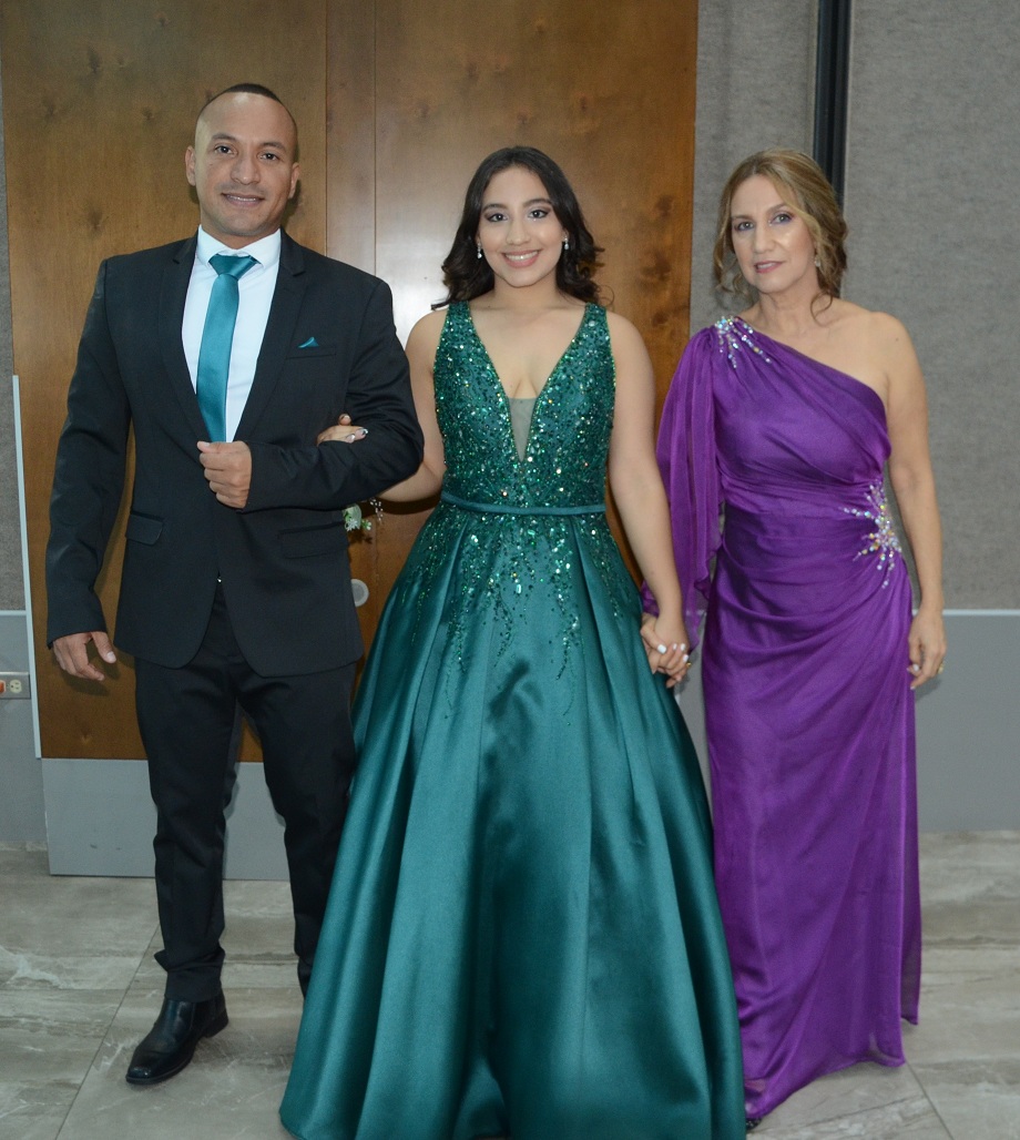 Cena de gala en honor a graduados de la Escuela Gran Comisión