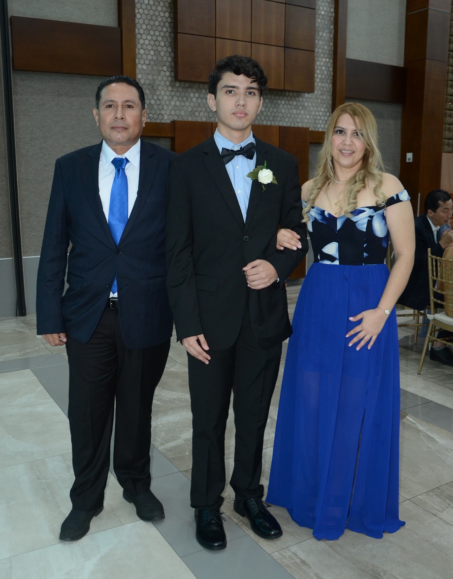 Cena de gala en honor a graduados de la Escuela Gran Comisión