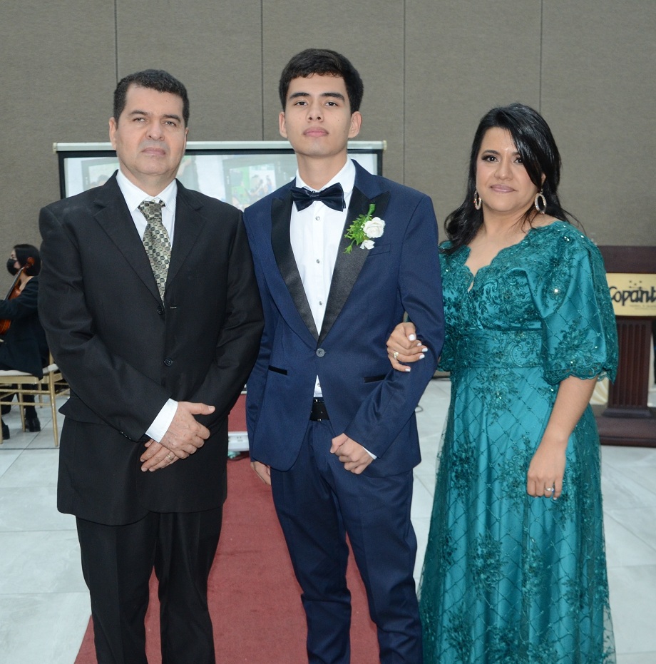 Cena de gala en honor a graduados de la Escuela Gran Comisión