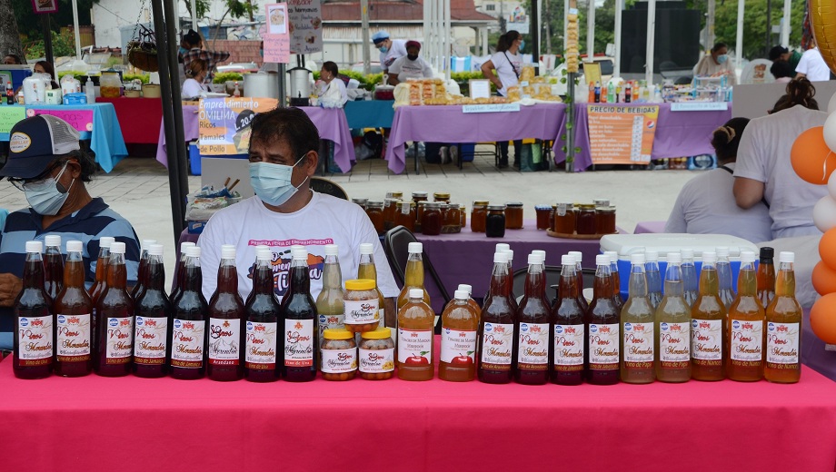 Realizan feria de emprendedores “Yo emprendo en mi tierra” en Plaza de las banderas