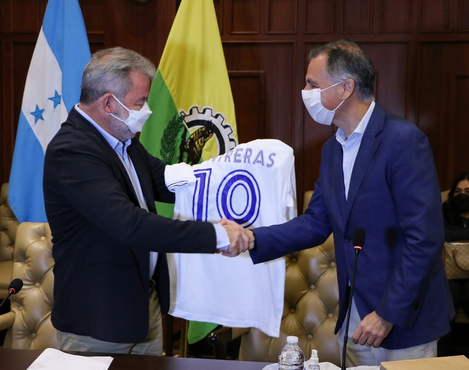 Alcaldía firman convenio con Fenafuth y FIFA para construcción de nuevo estadio en San Pedro Sula