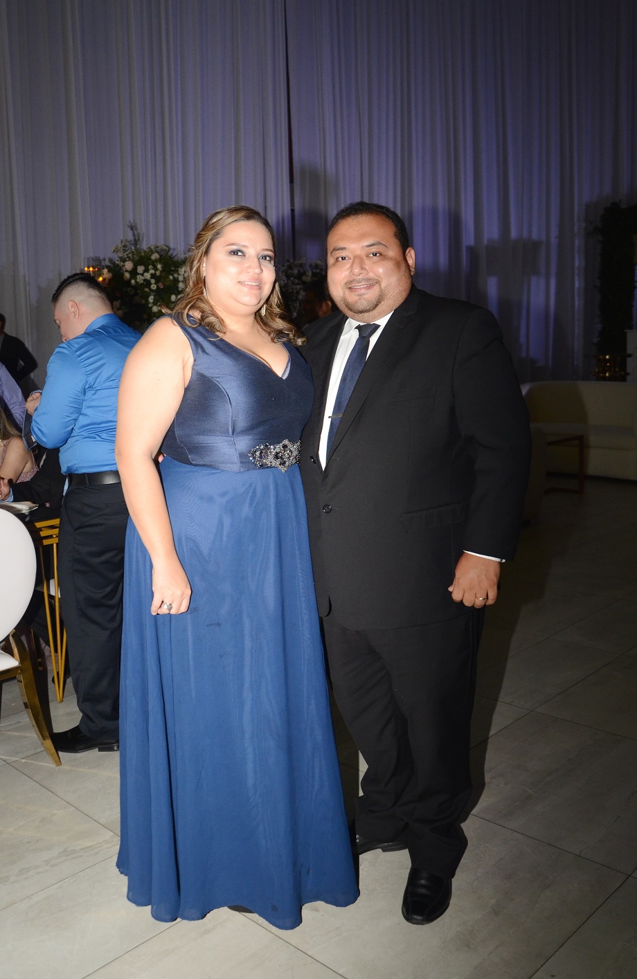 La boda de Henry Roberto y Sheril Gissel… un amor justo a la medida