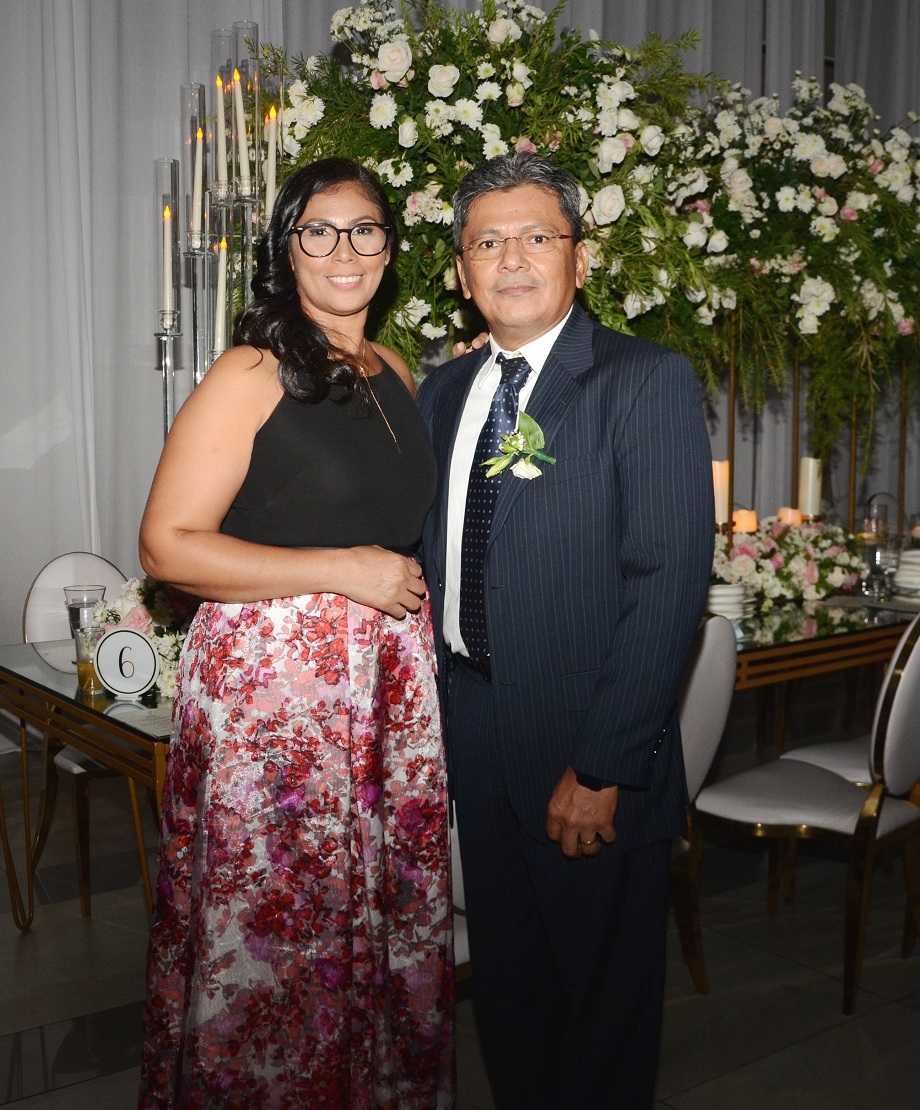 La boda de Henry Roberto y Sheril Gissel… un amor justo a la medida