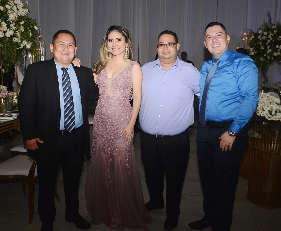 La boda de Henry Roberto y Sheril Gissel… un amor justo a la medida