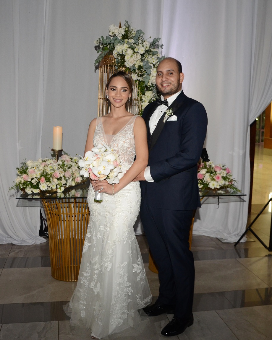 La boda de Henry Roberto y Sheril Gissel… un amor justo a la medida