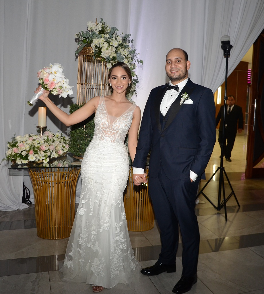 La boda de Henry Roberto y Sheril Gissel… un amor justo a la medida