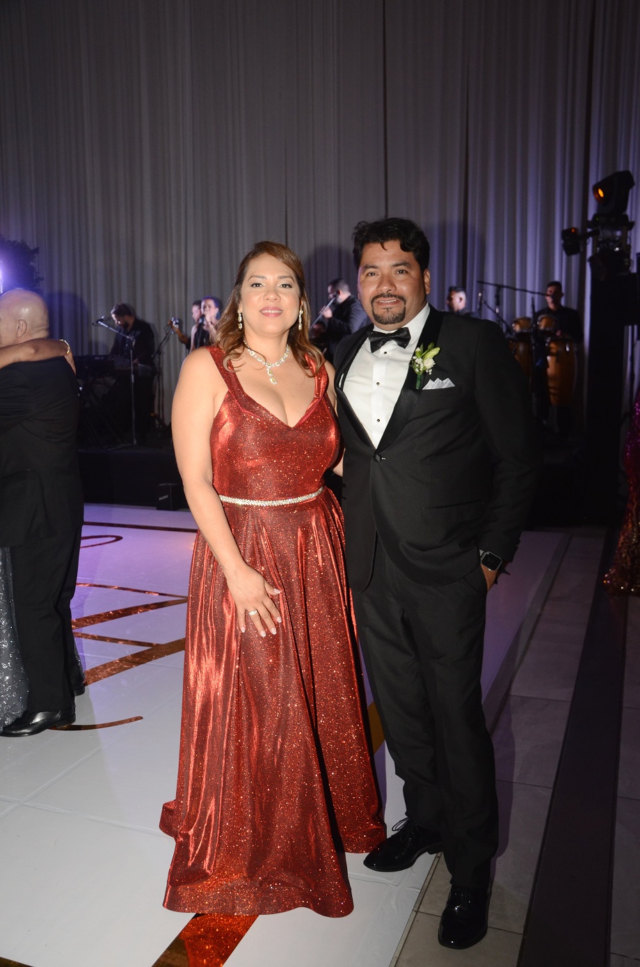 La boda de Henry Roberto y Sheril Gissel… un amor justo a la medida