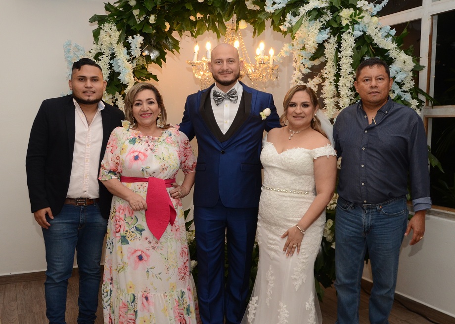 La boda de Víctor Rivera y Karen Martínez…Un amor que traspasa el tiempo