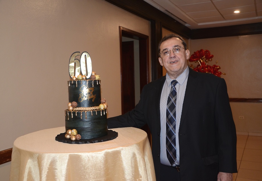 Celebrando el cumpleaños número 60 del Dr. Sergio Torres