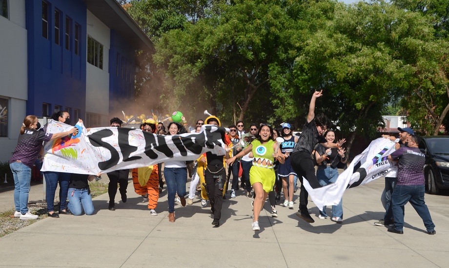 Hollywood inspiró la Seniors Entrance 2023 de la Agape Christian Academy