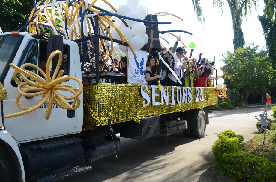 Hollywood inspiró la Seniors Entrance 2023 de la Agape Christian Academy