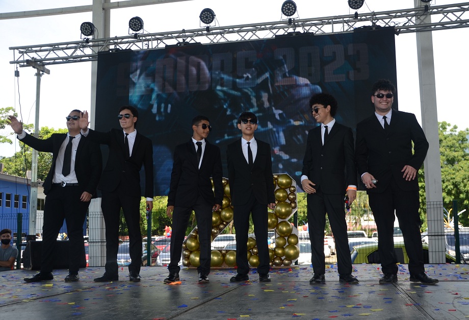 Hollywood inspiró la Seniors Entrance 2023 de la Agape Christian Academy