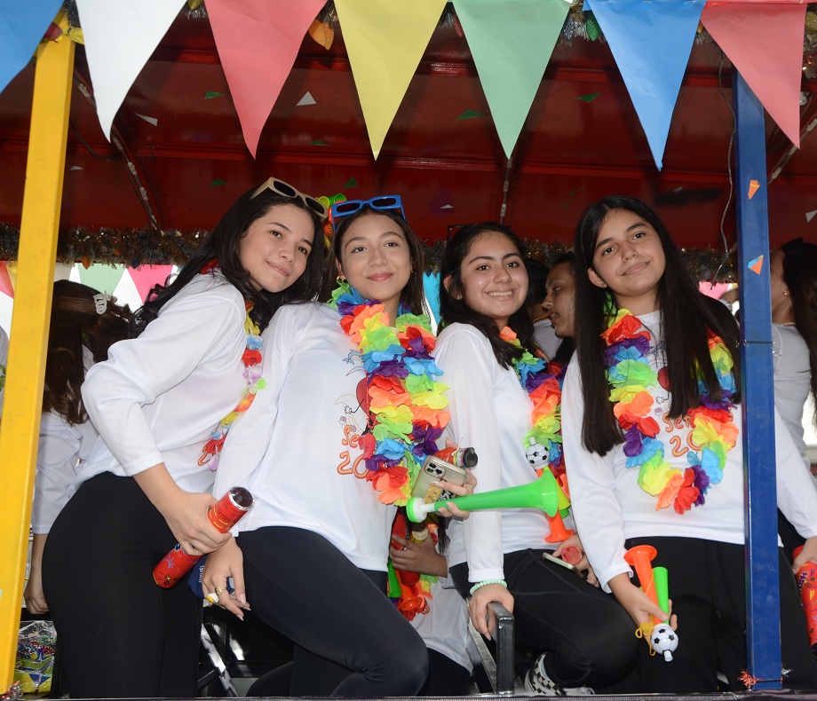 La Seniors Entrance 2023 al estilo tropical de la Escuela Episcopal El Buen Pastor