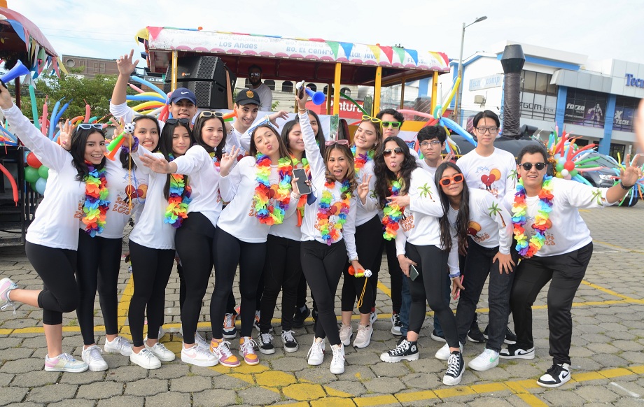 La Seniors Entrance 2023 al estilo tropical de la Escuela Episcopal El Buen Pastor