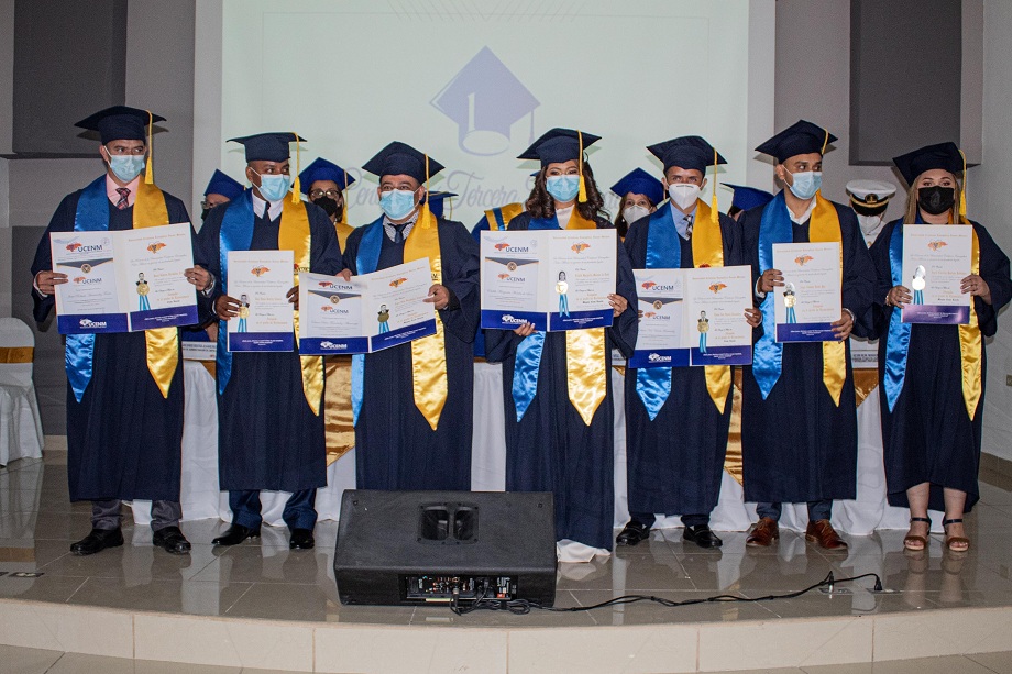 En un ambiente festivo la UCENM celebra su graduación 2022