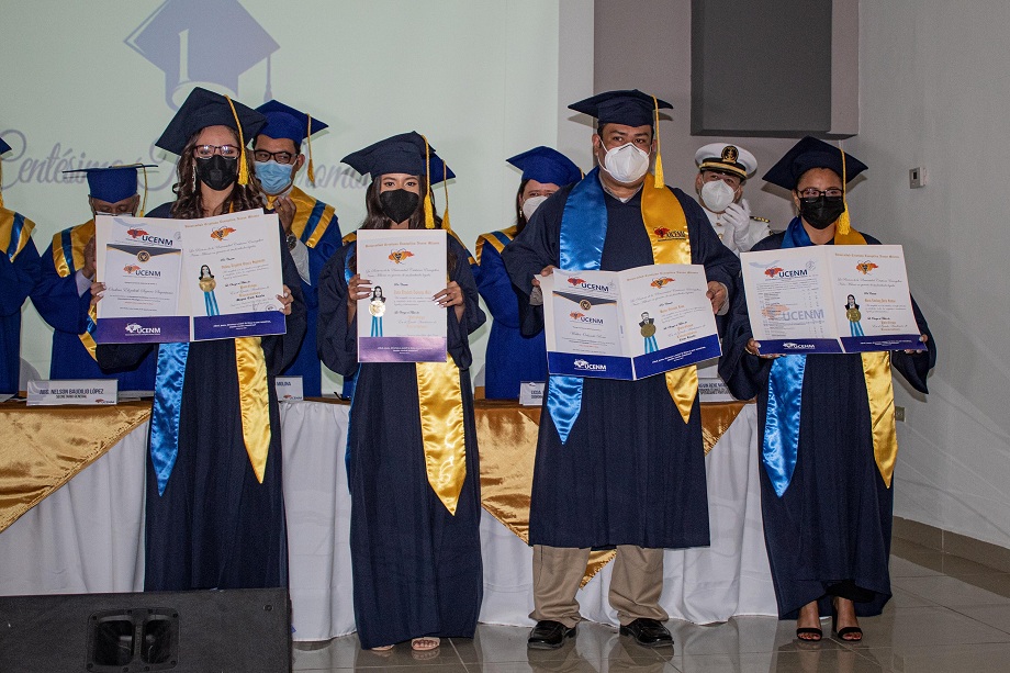 En un ambiente festivo la UCENM celebra su graduación 2022