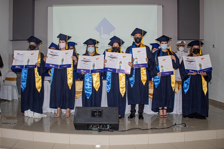 En un ambiente festivo la UCENM celebra su graduación 2022