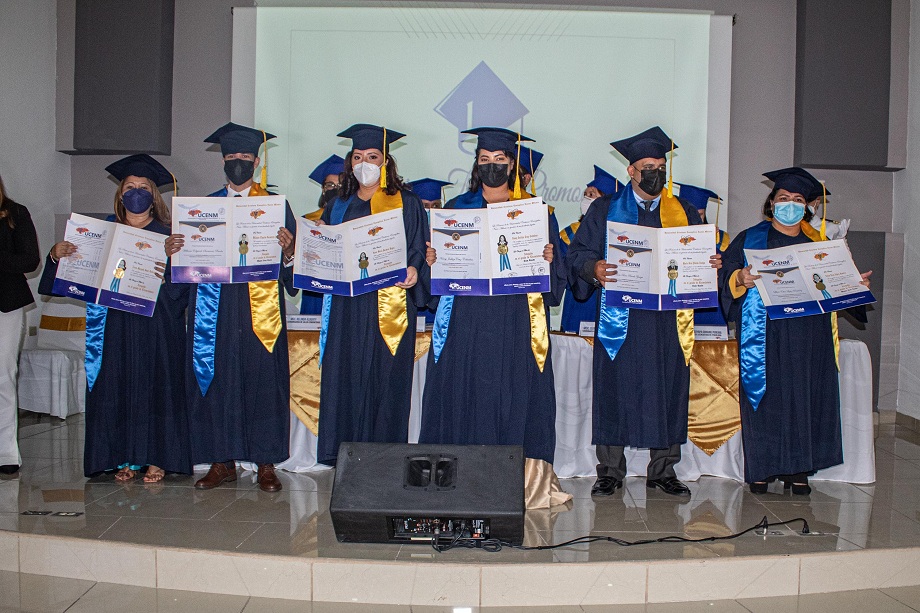 En un ambiente festivo la UCENM celebra su graduación 2022