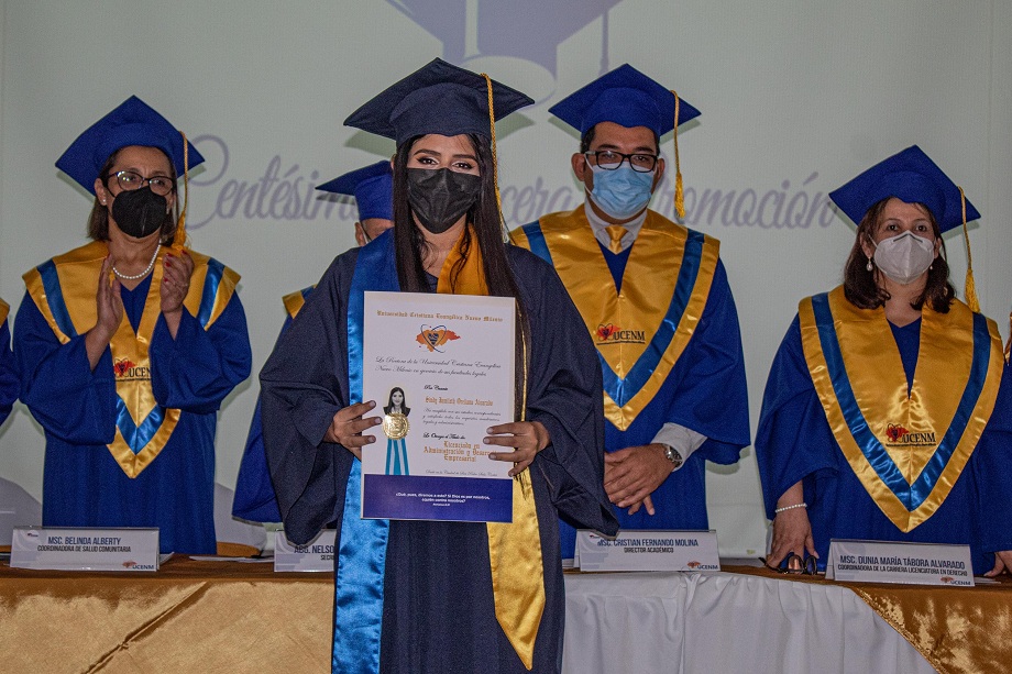 En un ambiente festivo la UCENM celebra su graduación 2022