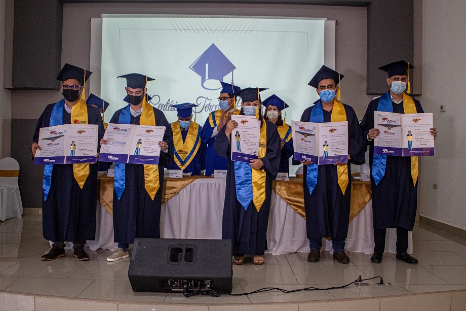 En un ambiente festivo la UCENM celebra su graduación 2022