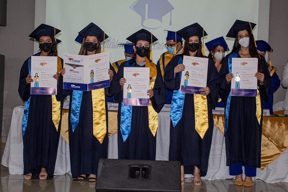 En un ambiente festivo la UCENM celebra su graduación 2022