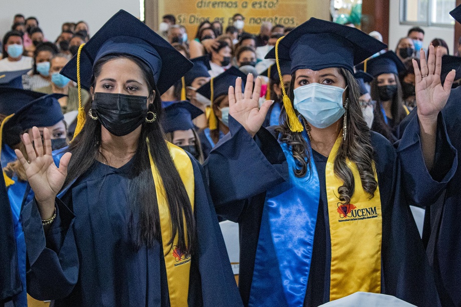 En un ambiente festivo la UCENM celebra su graduación 2022