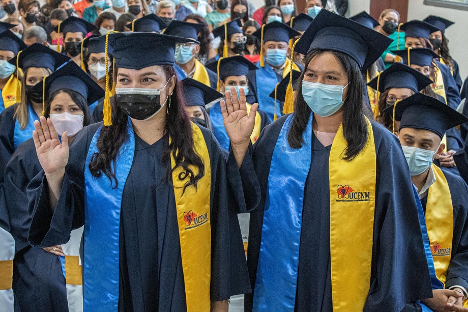 En un ambiente festivo la UCENM celebra su graduación 2022