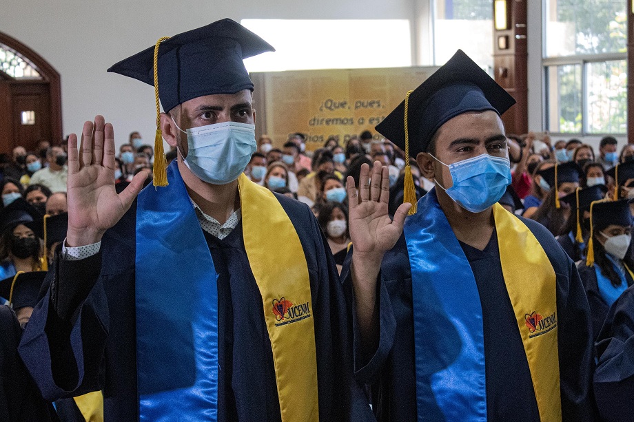 En un ambiente festivo la UCENM celebra su graduación 2022