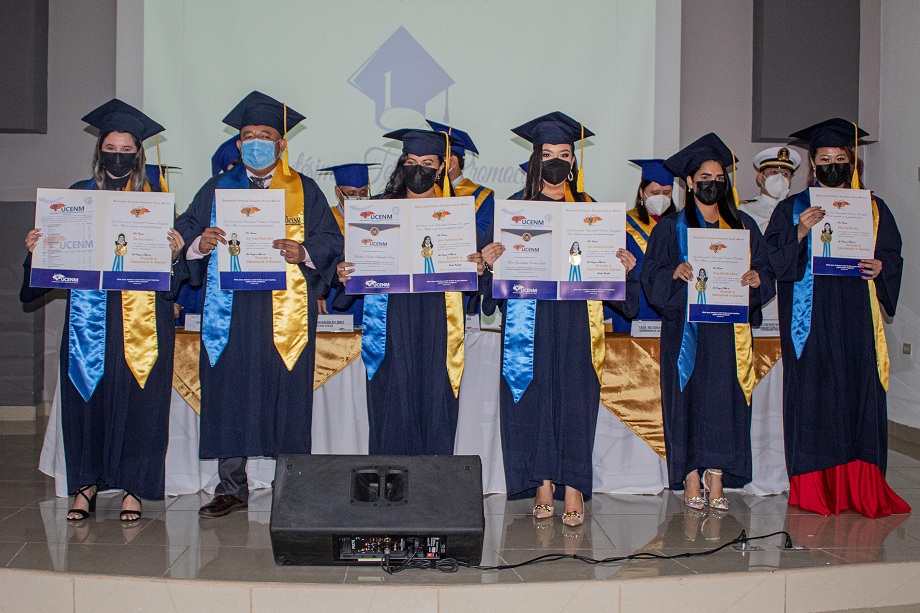 En un ambiente festivo la UCENM celebra su graduación 2022