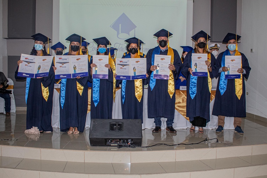 En un ambiente festivo la UCENM celebra su graduación 2022