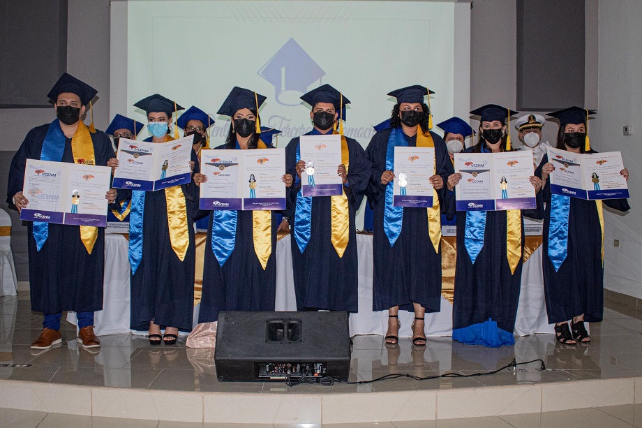 En un ambiente festivo la UCENM celebra su graduación 2022