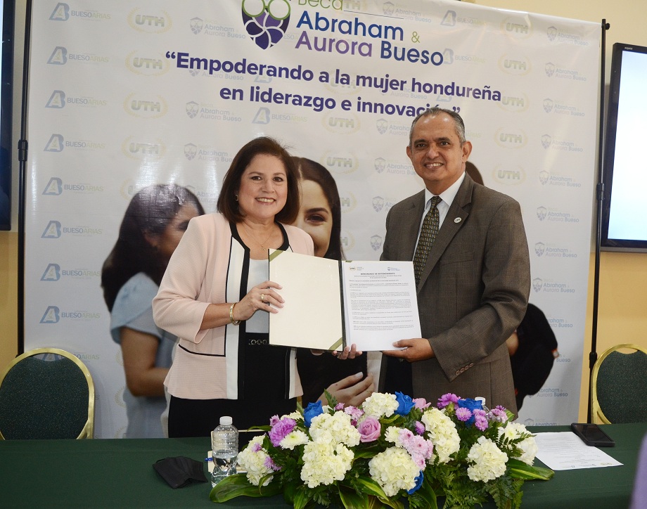 Lanzan programa de becas para mujeres hondureñas en carreras de ciencias y tecnología